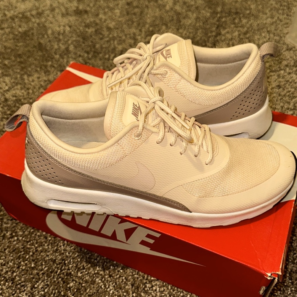 Used Nike Air Max Thea